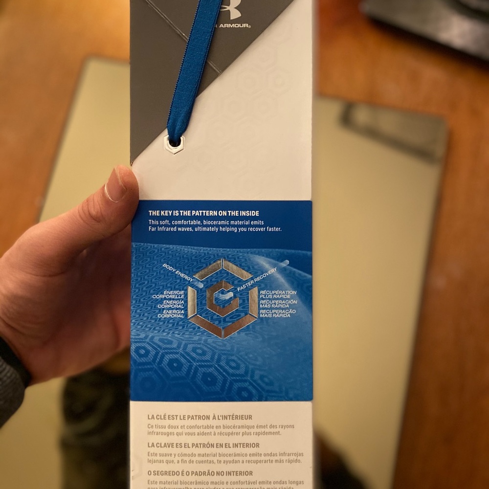 UA athleterecovery sleepwear TB12 women’s top sz S - Picture 4 of 6